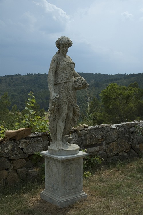 Statue de pierre printemps
