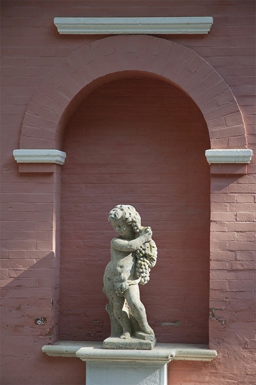 Statue en pierre Putti Vignes