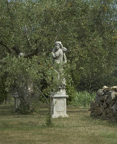 Statue en pierre hiver